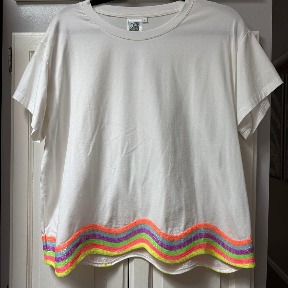 QUEEN OF SPARKLES White Tee with Rainbow Stripes. Size Lg NWT